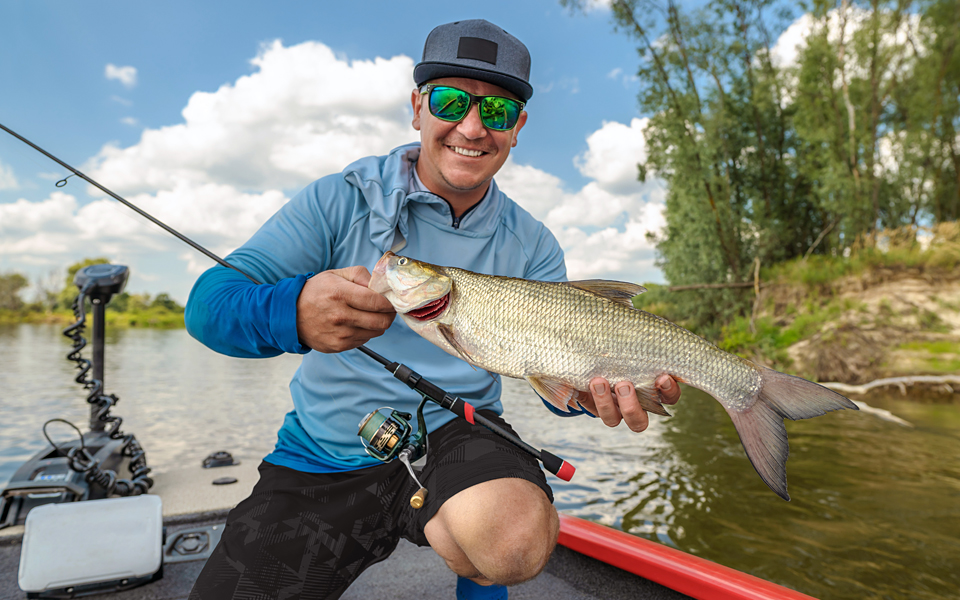 inset-man-holding-fish-image